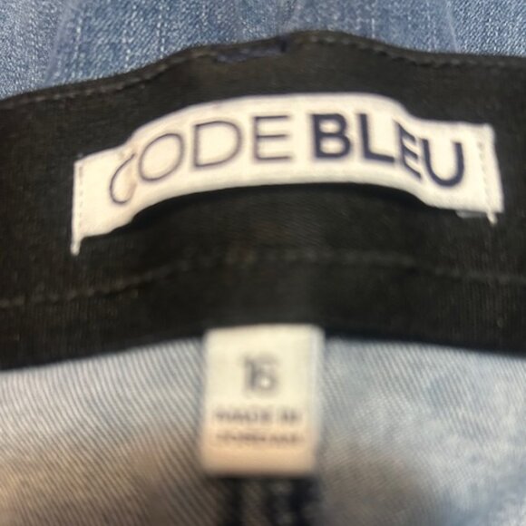 Code Bleu distressed 5 pocket denim cropped jeans, size 16 - Picture 4 of 5